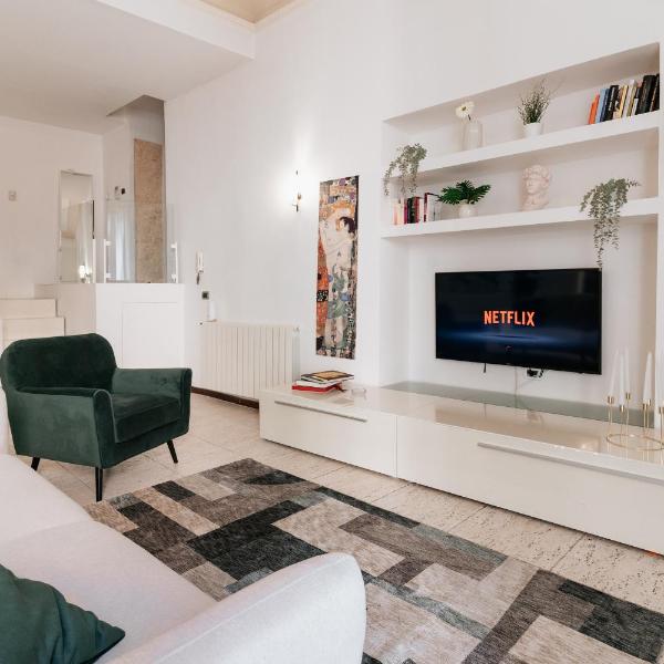 Four Luxury Art, Palermo