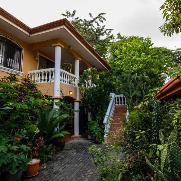 Anona Guesthouse, hotel in Playa Hermosa