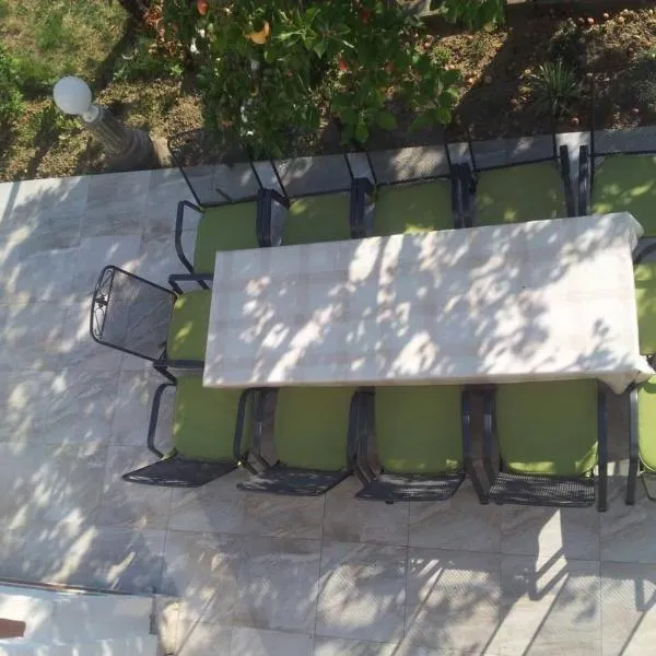 Apartments Mićo, hotel in Rab