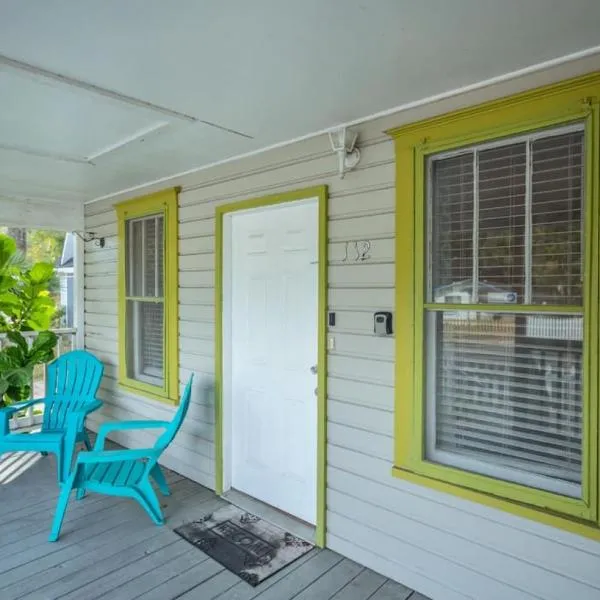 1940 cottage seen on FYI, 2bd 2ba, hôtel à Gainesville