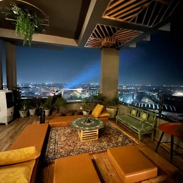 Luxury Penthouse with Taj Mahal view, hotel in Agra