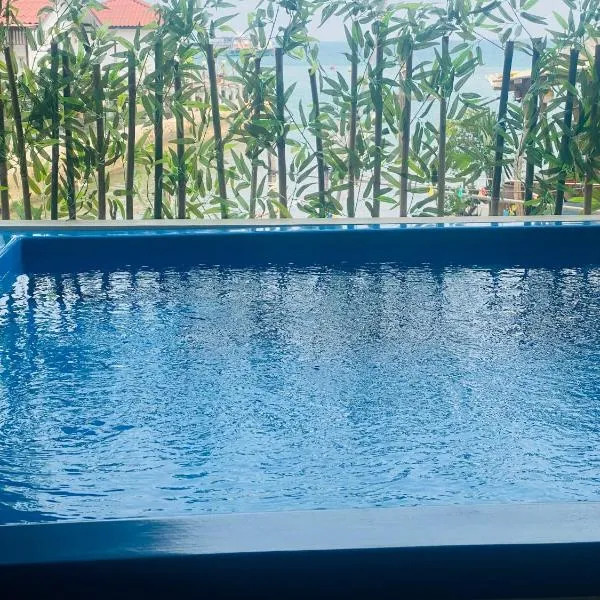 บ้านพักการ์ฟิลด์ซีวิว&พูล เกาะล้าน、ラン島のホテル