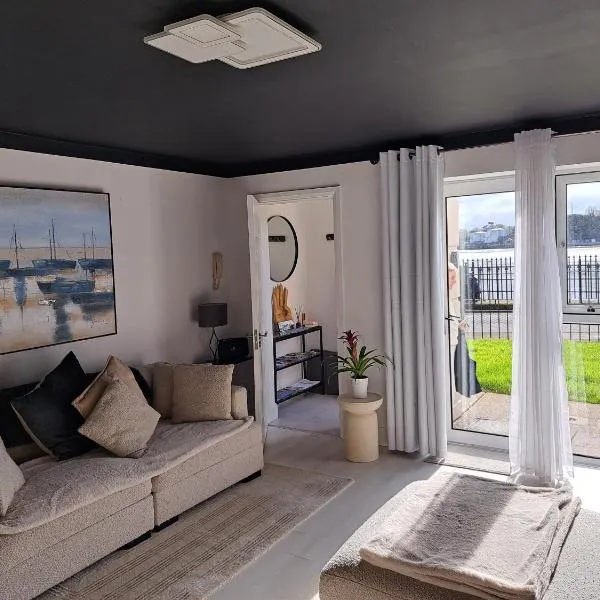 SeaView Apartment Suite, hotel in Cobh