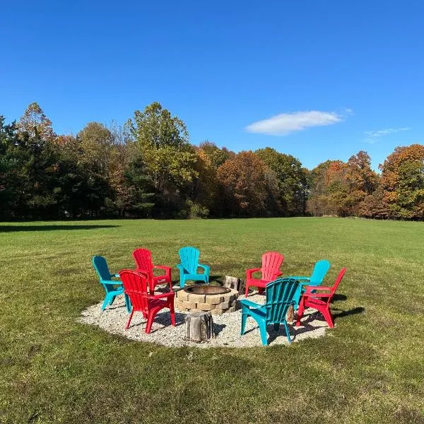 Spacious Cozy Getaway ! King Bed, Game Room, Out Door Patio, hotel en Cairo