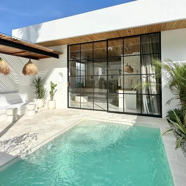 The Suites by The Young Villas, hotel v destinaci Uluwatu