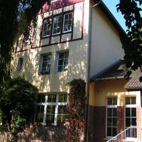 Kleines Apartment in Mönchengladbach-Neuwerk, hotel in Mönchengladbach