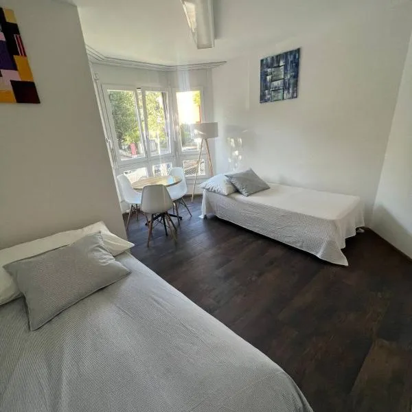 Basel-Stadt Gundeldingen Zimmer 401, WC in the hallway, outside the room, hotel in Basel