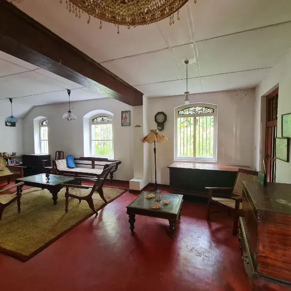 Hill Side Kings Villa (Colonial Bungalow), hotel in Hikkaduwa