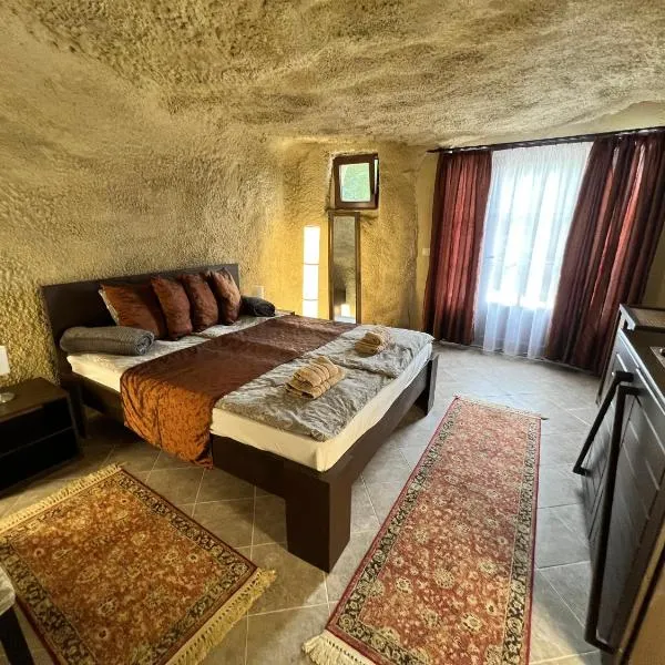 Sirocave Barlang szobák, hotel in Sirok