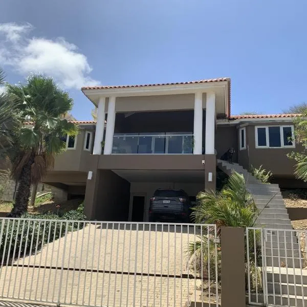 Charming house in Curacao, hotel in Willemstad