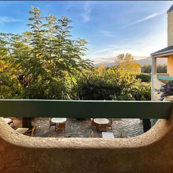 Auberge les Oliviers, hotel v destinaci Lucciana