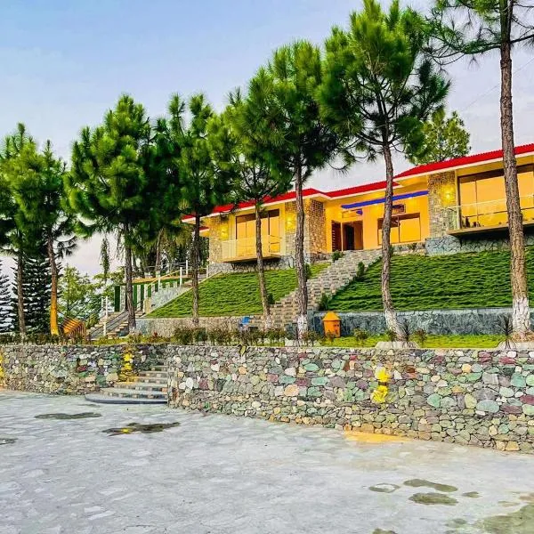 HUSNAIN RESORT by Saud khan, hotel em Mānsehra