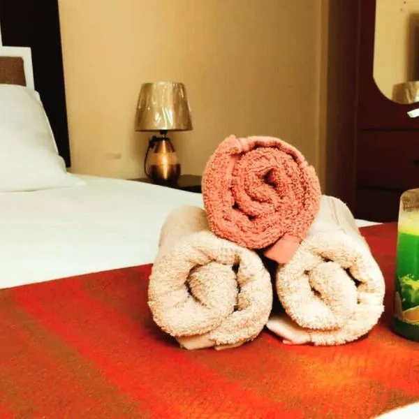 Apart Florencia, piscina en el verano! incluye parking y vigilancia 24 horas!, hotel en Tacna