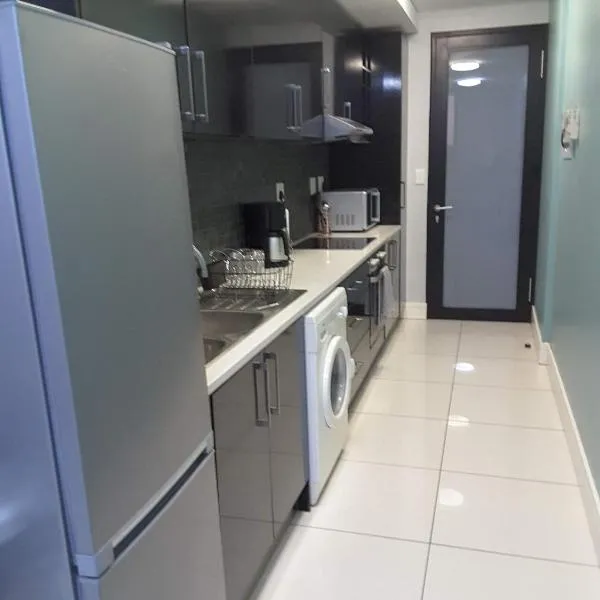 Windhoek में, होटल Apartment unit 130 in 77 on Independence complex with city view