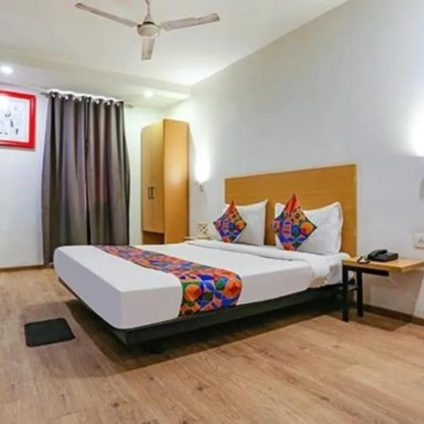 FabHotel Urban Residency Model Town, hotel in New Delhi