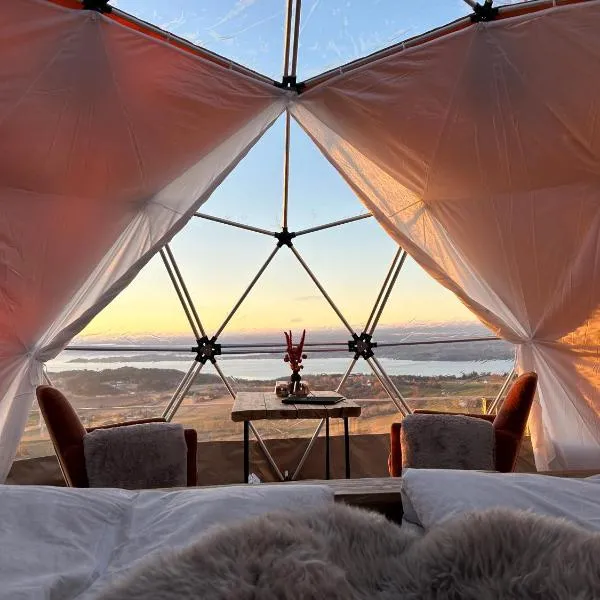 Forbord Dome, hotel din Tilleraune