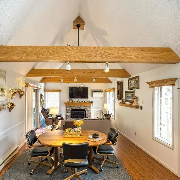 Sun & Snow Escape: Ski/Golf Condo at Peek & Peak, ξενοδοχείο σε Clymer