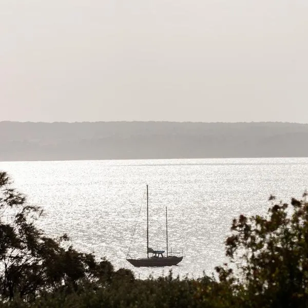 Ananda 1 -Bliss by the Sea, hotel v destinaci Corinella