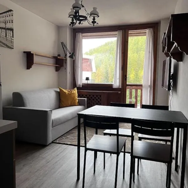 da Robi appartamento fronte piste, hotel in Borgata Sestriere