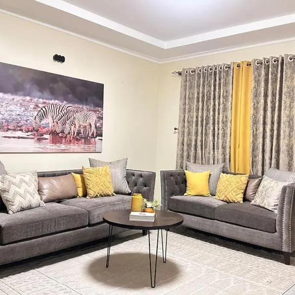 Exquisite two bedroom Penthouse-Fully Furnished at 360 Luxury, hotel in Kitale