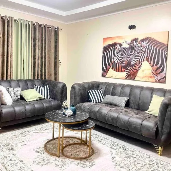 Luxurious 2 bedroom penthouse-Fully Furnished at 360 Luxury, hotel in Kitale