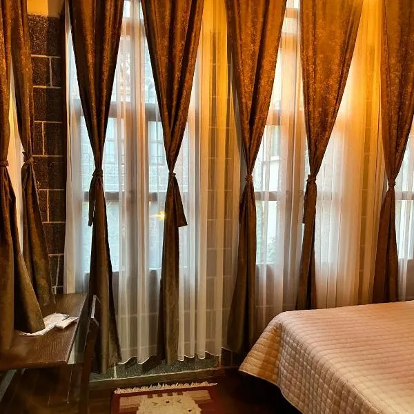 Taş Avlu Konaklama Tesisi, hotel Diyarbakırban