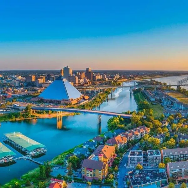 Cozy Delightful Private Studio near Rhodes College, Shuttle, & Vehicle Rental، فندق في ممفيس