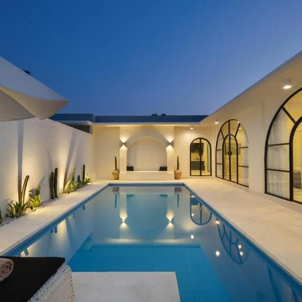 The Grand Daha Luxury Villas, hotel in Seminyak