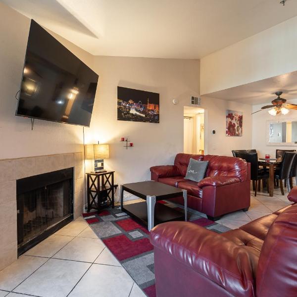 Rio-Adjacent 2BR Pool, Gym, Free Parking, Las Vegas