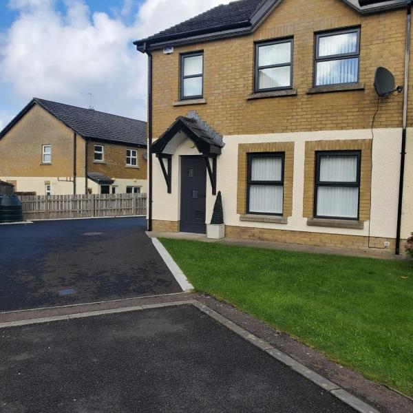 Family home sleeps 6 plenty of parking