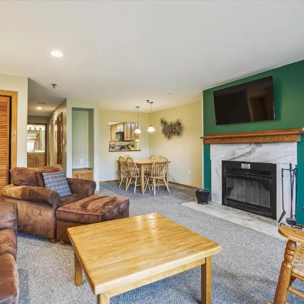 Highridge B14 Enjoy the view ski back trail shuttle service sports center, hotel in Killington