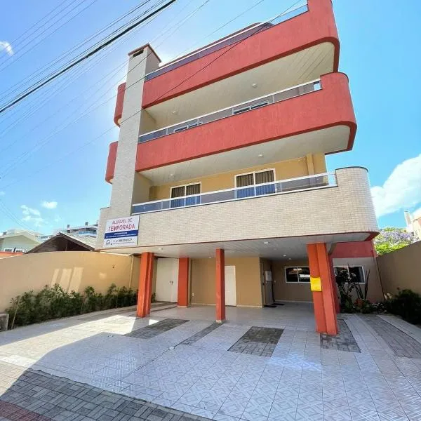 Residencial 364 - Localização privilegiada à 5min da praia, hotel in Bombinhas