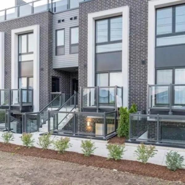 Exquisite, bright & modern condo., hotel in Niagara Falls