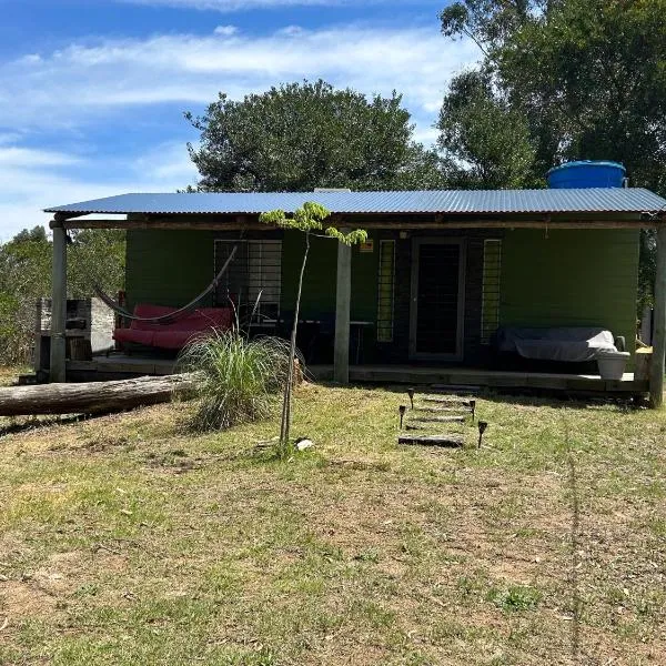 calle 11 y 24 santa ana containers, hôtel à Cuchilla Alta