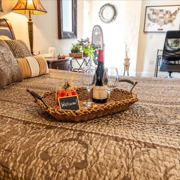 College Park-Orlando 5Star Villa Oasis - Home Away From Home - QUIET Neighborhood-PRIVATE Botanical Courtyard - mins from EOLA,DT, Winter Park - Free Parking & EV Plug In，位于奥兰多的酒店