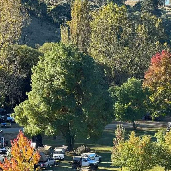 Omeo Holiday Park, hotel in Omeo