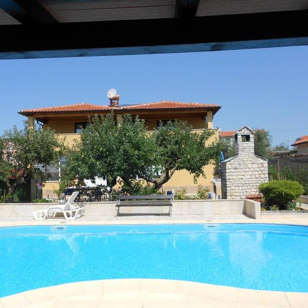 APARTMENT DIKA A 4 FOR 4 PERSONS COUNTRY SIDE NEAR POREČ WITH POOL AND GREEN GARDEN