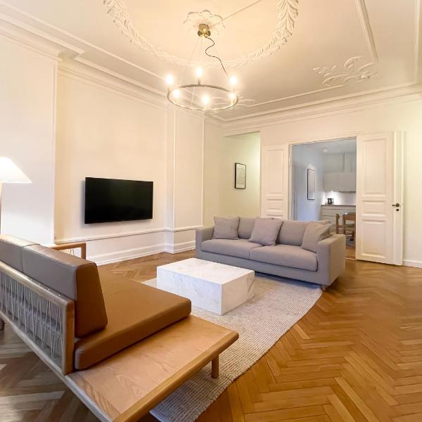 Large & Modern 4 Bedroom Apartment, Копенгаген