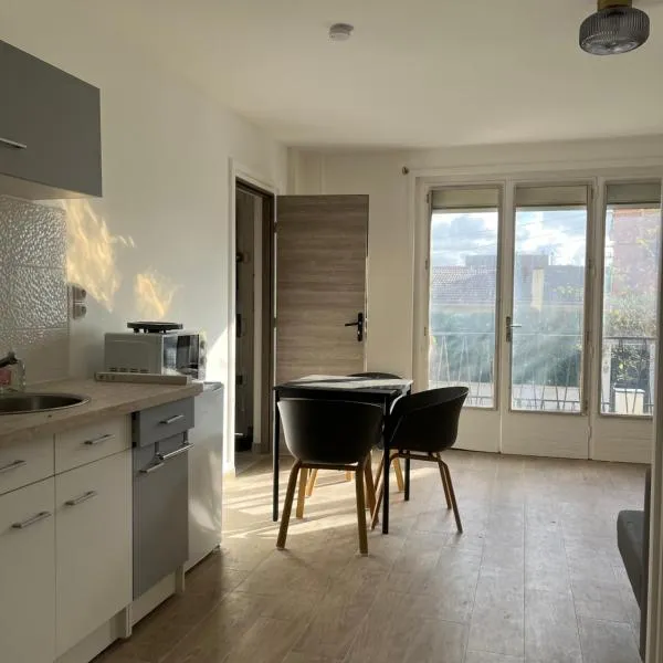 Appartements proches CDG Le Bourget dans maison francilienne typique, hôtel au Blanc-Mesnil