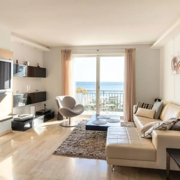 T3 vue mer LE MACE PLAGE, hotel v Cannes