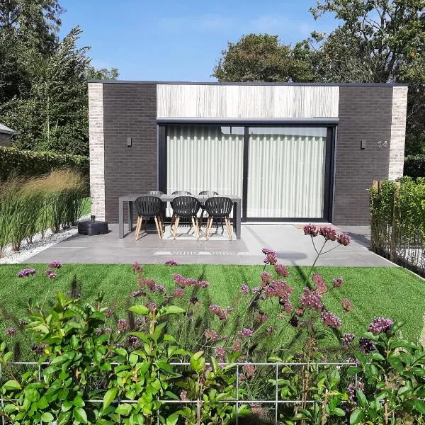 Prachtige bungalow op vakantiepark bij zee.、Baarlandのホテル