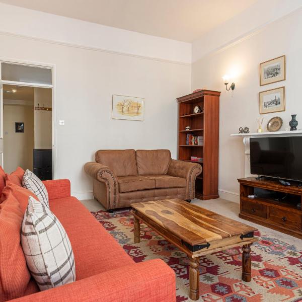 Adorable 1 bed flat in West Brompton, sleeps 4