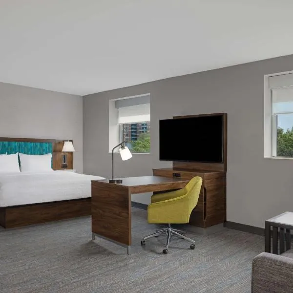 Hampton Inn & Suites by Hilton Toronto Downtown，位于多伦多的酒店