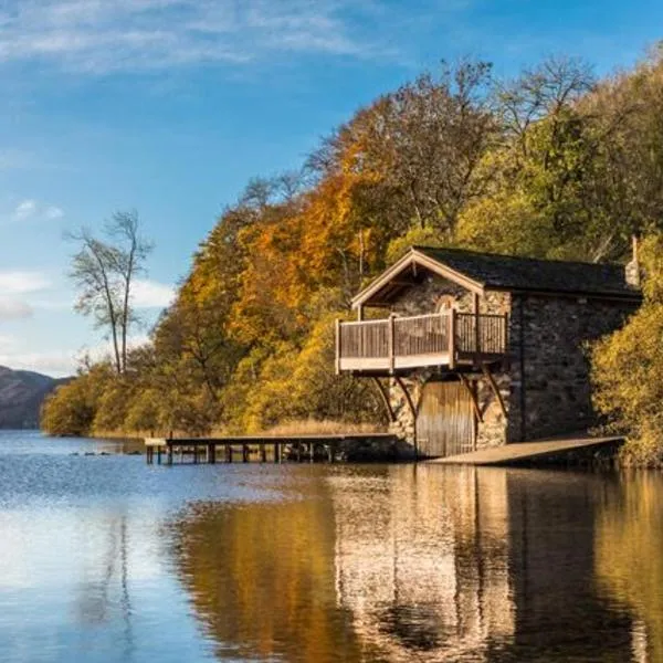 Duke of Portland Boathouse on the shore of Lake Ullswater ideal for a romantic break, hotel v destinaci Pooley Bridge