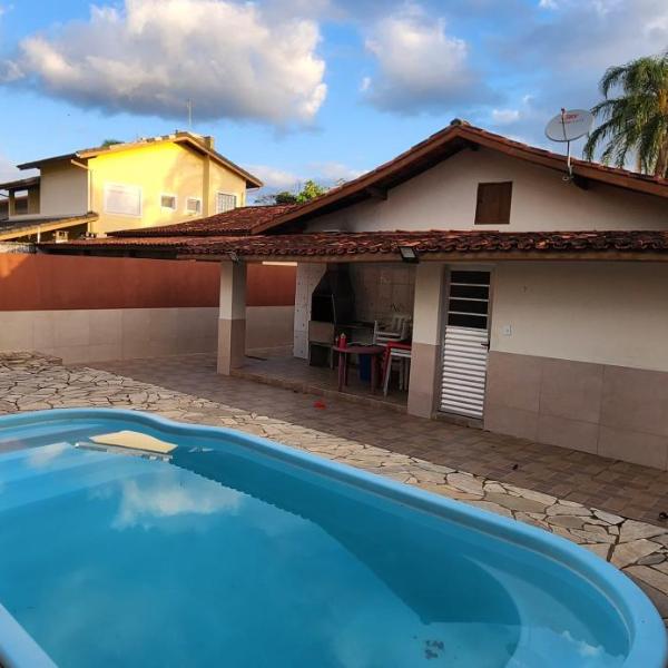 Casa em Caraguatatuba com piscina e churrasqueira