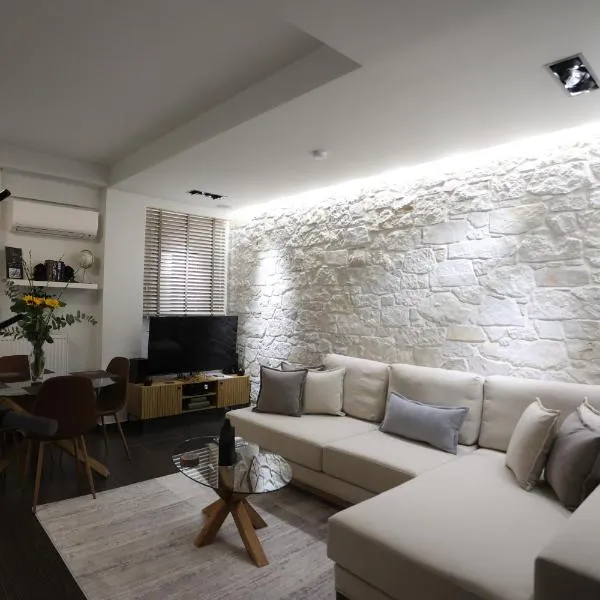 LA Larissa Luxury Apartments Thetis、ラリサのホテル