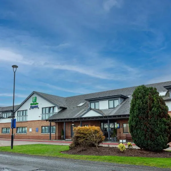 Holiday Inn Express Edinburgh Airport by IHG, hotel in Ingliston