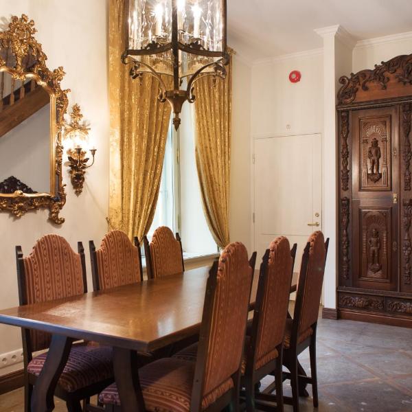 Luxury Medieval 2 Storey apartment with Antique Furniture in Old Town, Tallinn