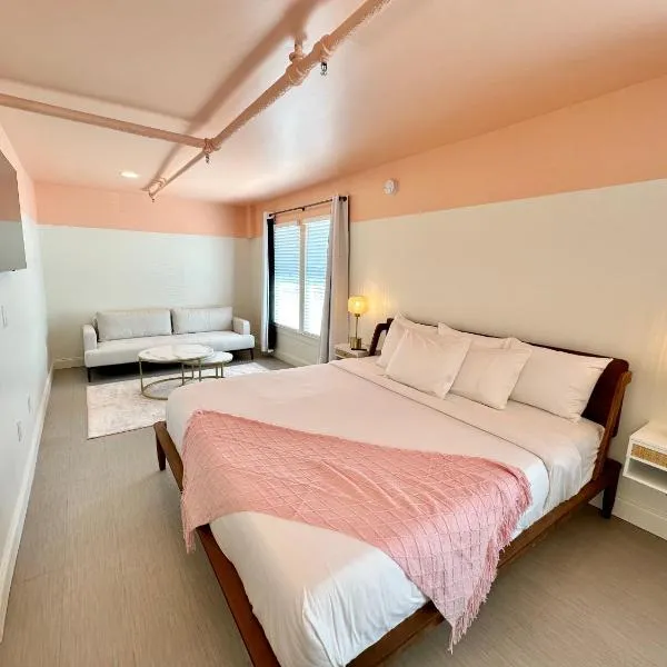 Peninsula Bed & Cocktails, hotel in St Petersburg