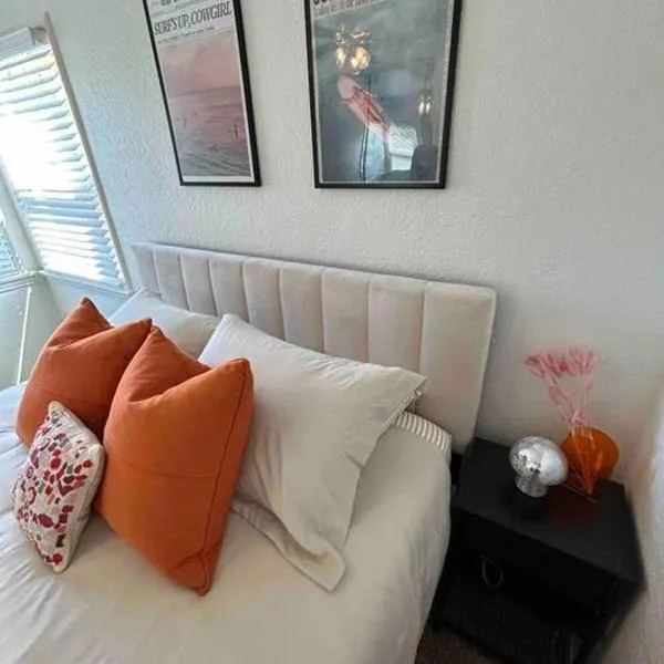 Entire Home by Newport Beach, Disneyland and SNA!, hôtel à Costa Mesa